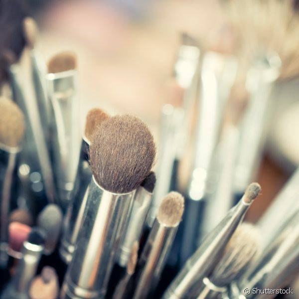 Deixar que os pinc?is de maquiagem se sequem naturalmente ? a melhor forma de conserv?-los por mais tempo (Foto: Shutterstock)